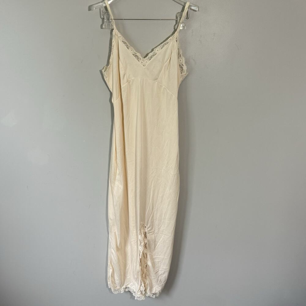 Vtg JCPENNY Long NIGHTGOWN Size 34 Small Nylon Lace Ethereal Slip Cream Color